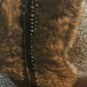 Not rated Boots with the fur